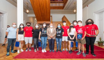 İzmir’in gururu gençlere Başkan desteği