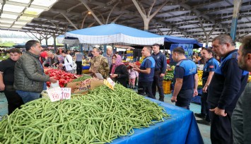 Buca’da zabıta ekipleri denetim için sahada