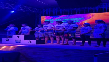 Işığın Gücü Alaçatı’da: 2025 Alaçatı Wind Fest’te Çağla Kubat’tan Signify Solar Gecesi