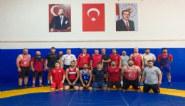 İzmirli güreşçiler, Macaristan’daki Veteranlar Dünya Şampiyonası’na hazır