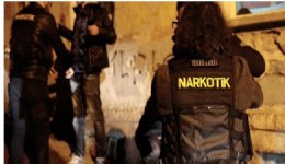Çeşme’de hareketli saatler: Ruhsatsız silah ve uyuşturucu operasyonu