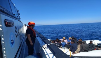 İzmir açıklarında 16 kaçak göçmen yakalandı
