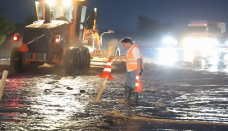 Aksaray-Nevşehir karayolunu sel vurdu: Yol trafiğe kapandı