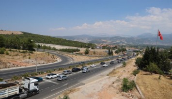 Denizli-Aydın kavşağında 2 kilometrelik araç kuyruğu oluştu