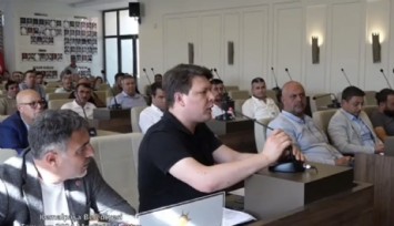 İzmir’de CHP’li Başkan ve meclis üyeleri ile AK Partili meclis üyesi arasında gerginlik