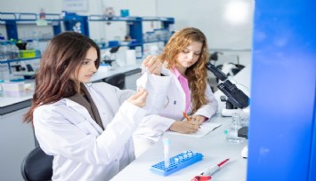 İzmir Ekonomi Üniversitesi Türkiye’nin en çok tercih edilen vakıf üniversitelerinden biri oldu