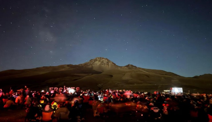 Kayseri’de gökyüzü tutkunları meteor yağmuruna yoğun ilgi gösterdi