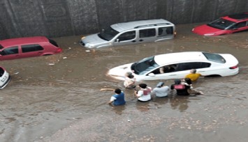 Onlarca araç ve vatandaş göle dönen alt geçitte mahsur kaldı