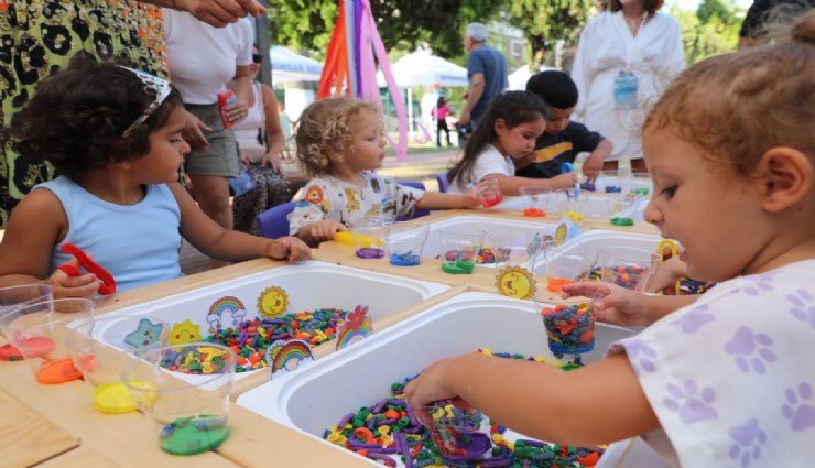 Seferihisar Çocuk Şenliğinde minikler doyasıya eğlendi
