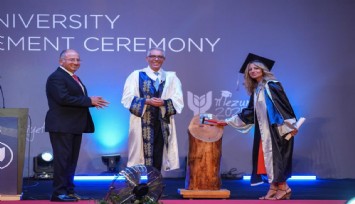 Yaş engel tanımadı: 45’inde boğazı geçti, 51’inde üniversite birincisi oldu