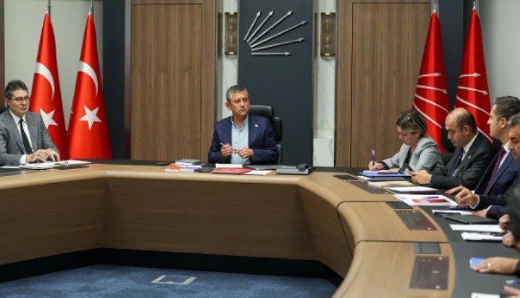 CHP'de kritik MYK, başladı: Özel ve kurmaylar Genel Merkez'de