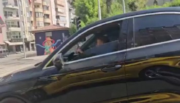 Denizli’de trafikte skandal görüntü: Direksiyona çocuk oturttular