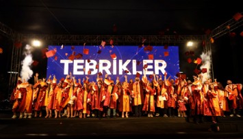 İzmir Ekonomi Üniversitesi’nde 151 yüksek lisans ve doktora öğrencisi diplomalarını aldı