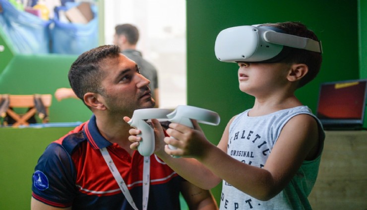 İzmir İtfaiyesi’nden fuarda sanal yangın eğitimi: İEF, eğlendirirken bilinçlendiriyor