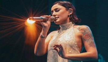 Melek Mosso’dan kıyafetini eleştiren AK Partili Namlı'ya sert cevap: 'Yine gelirim, canımın istediğini giyerim'