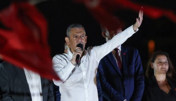 Özel Sinop’ta konuştu: Balıkçı konvoyuyla gelen Özel, Sinop halkıyla buluştu