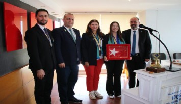 Rotary ve Lions Kulüpleri’nden Milli Mücadele Bayrak Yolculuğu: İzmir’de tamamlandı