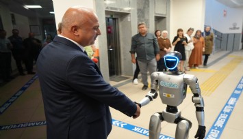 Türkiye'de bir ilk: İnsansı robot nüfusa kaydettirildi