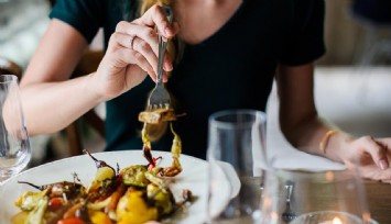 Restoranlarda servis ücreti, masa ücreti almak yasaklandı