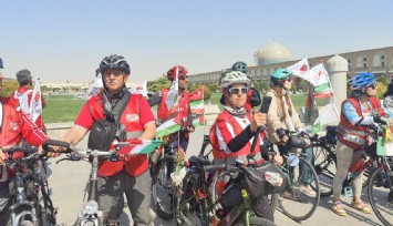 Bergamalı Emine Aktürk, Minab’daki çocuklar için 25 gün pedal çevirdi