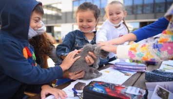 Bornova Belediyesinden çocuklara “can dost” kitabı