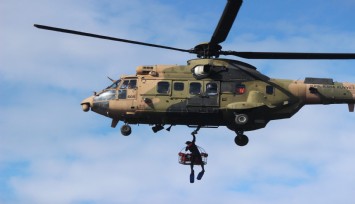 Ege Denizi açıklarında nefes kesen tatbikat