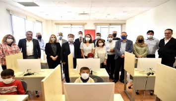 Bornova Belediyesinden mülteci çocuklara bilgisayar laboratuvarı