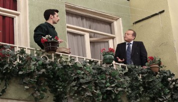 Senaryosu elinde hayatını kaybetti