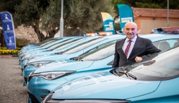 İzmir Büyükşehir Belediyesi elektrikli araçları İzmirlilerin kullanımına sunuluyor