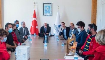 Başkan Soyer İzmirli şampiyonları ağırladı: İmrenerek bakardık, şimdi biz yetiştiriyoruz