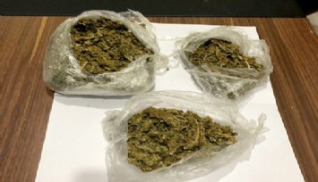 İzmir’de okul servisinden 240 gram esrar çıktı