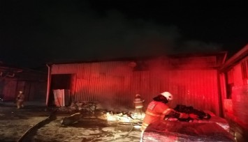 İzmir’de hareketli gece: Bornova’da mobilya atölyesinin alacak, verecek meselesi yüzünden kundaklandığı ileri sürüldü