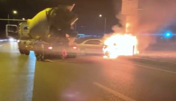 İzmir’deki kaza sonrası alevlere teslim olan araca beton mikseri ile müdahale