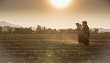 İzmir’de “Başka bir tarımın” buğdayları toprakla buluştu