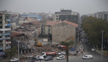 Konak Belediyesinin yeni hizmet binasının yükseleceği inşaat alanı gün yüzüne çıktı