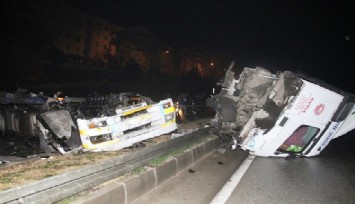 Yağışlı havada kontrolden çıkan tır ikiye bölündü