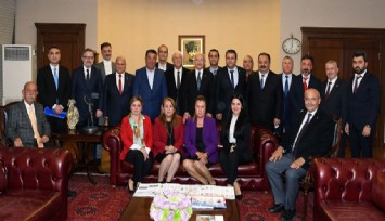 Karabağlar Belediye Başkanı Selvitopu ve meclis üyelerinden Kılıçdaroğlu’na teşekkür ziyareti