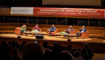 İzmir’de düzenlenen Uluslarararası Bir Arada Yaşam Zirvesi’nde “birlikte mücadele” çağrısı öne çıktı