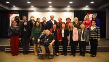 Başkan İduğ, 29 Ekim Kadınları Derneği’nin İzmir’deki ilk erkek üyesi oldu