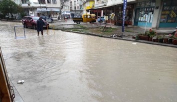 İzmir’i sağanak vurdu, Mavişehir'de su seviyesinin yükselmesi nedeniyle sirenler çaldı