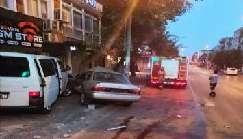 İzmir’de minibüsün otomobile çarptığı kazada bir kişi hayatını kaybetti