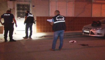 İzmir’de sokak ortasında boynundan silahla vurulan kişi ağır yaralandı  