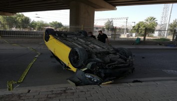 Kaldırımda yürürken takla atan aracın çarptığı yaya öldü 