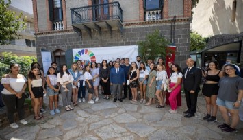 Dünya gençleri Konak’ta buluştu