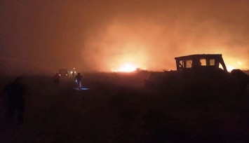 Çeşme'de eski çöplük alanında çıkan yangın kontrol altında   