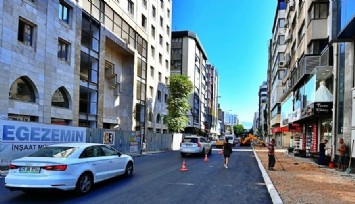 İzmir’in ana arterlerinden Halit Ziya Bulvarı trafiğe açıldı