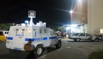 Aile arasındaki kavgaya müdahale için giden polis memuru göğsüne aldığı bıçak darbeleriyle ağır yaralandı
