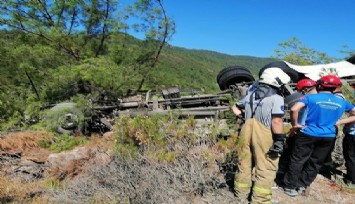 İzmir’de şarampole devrilen kamyonetin sürücüsü hayatını kaybetti  
