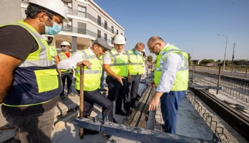 Çiğli’ye tramvayı götürecek hatta ilk raylar döşendi