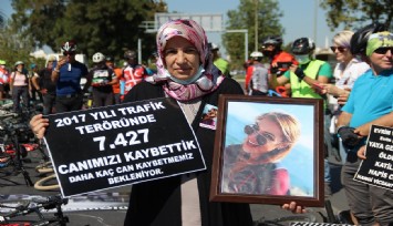 İzmirli bisikletçilerden kefenli eylem